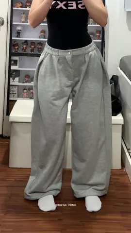 it looks so good 🥹🤍 #pants #baggypants #sweatpants #baggysweatpants #widelegpants 