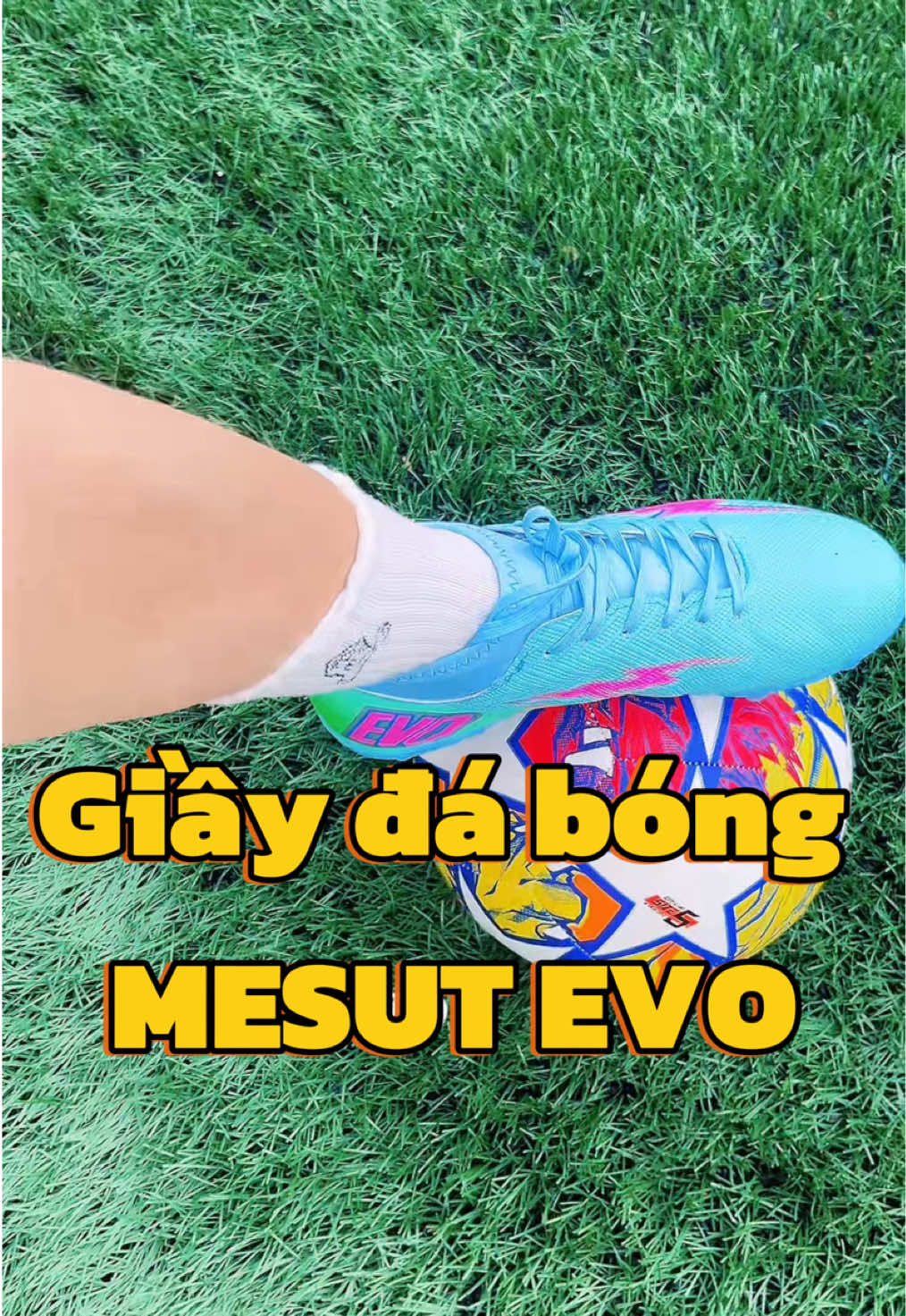Giầy đá bóng Mesut EVO#hoathethao #leamontiktok #giaydabong#giaydabanh #reviewgiaydabong 