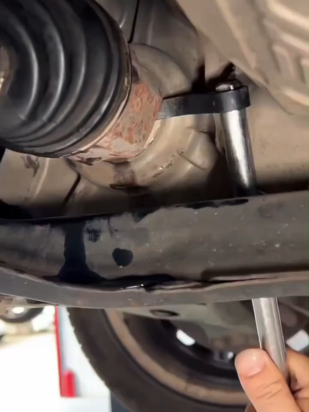 Solutions for Stubborn Half-Shafts—— #fyp #tiktokshop #cartok #cartools #DIYmechanic #tiktokshopmademebuyit #wrench #prybar #crowbar #fyppppppppppppppppppppppp