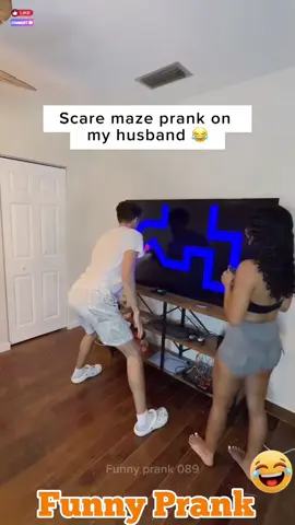 Scare prank (Halloween) 🤣 #scareprank #scarecam #scared #scarytiktoks #for #foryou #funny #prank #prankvideo #funnyvideos #funnytiktok #funnymemes #hahahaha 