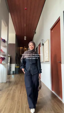 lagi suka banget pake barrel pants apalagi dan akhirnya nemu yg jeans!! #fitcheck #outfitideas @GRACIAS LABEL 