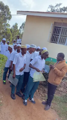 Boys going for their first paper too #SISS