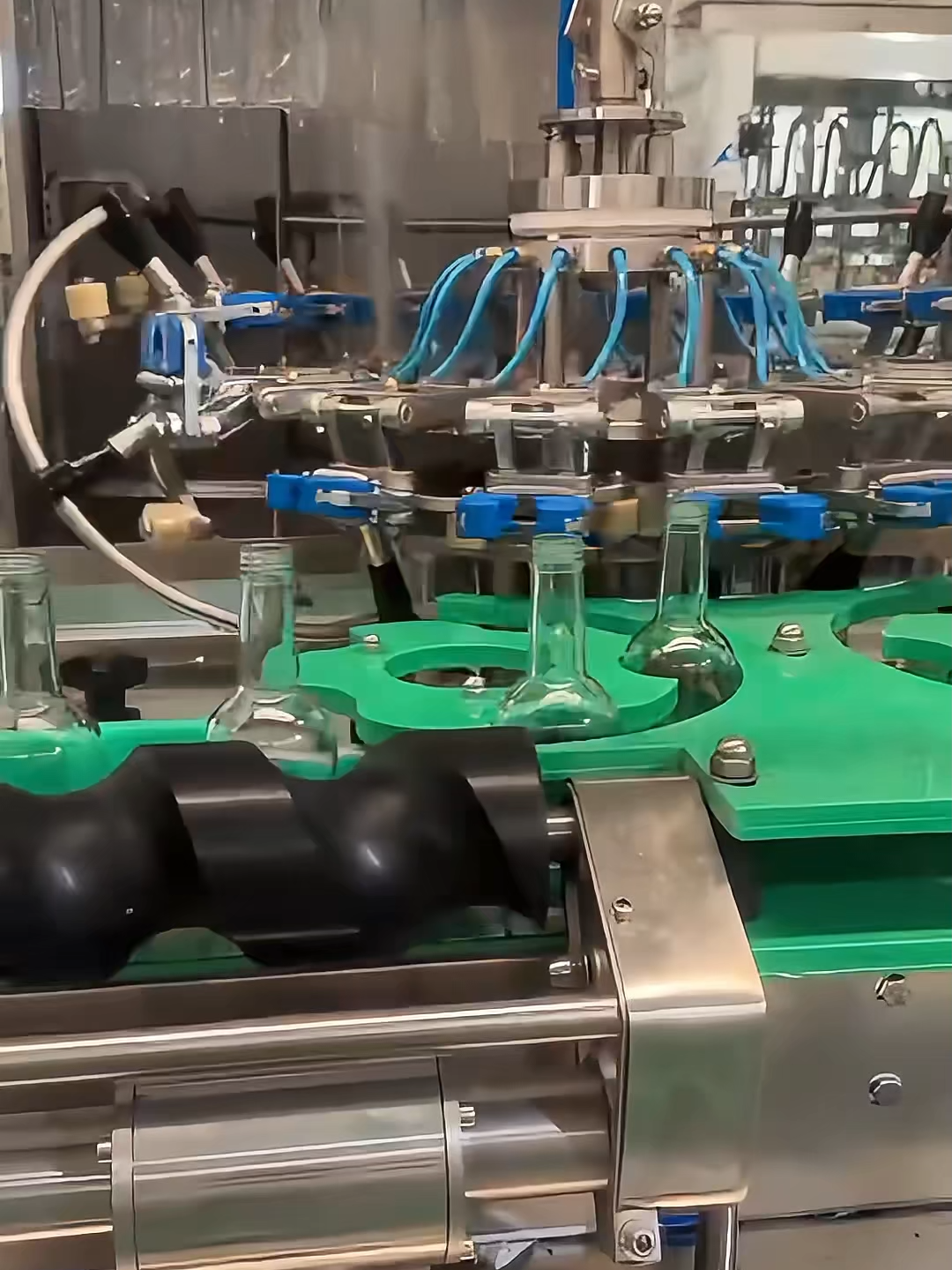 DÂY CHUYỀN CHIẾT RÓT, XOÁY NẮP CHAI TỰ ĐỘNG  #machinexvietnam #daychuyenchietrot #xoaynaptudong #dongchai