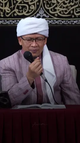 MARI BALAS KEBAIKAN SEKECIL APAPUN 🔖 Jangan lupa jasa orang lain. Rasululloh ﷺ selalu mengenang kebaikan siapapun, bahkan yang belum beriman. Ingat kebaikan, balas dengan kebaikan yang lebih besar. Karena di situlah letak syukur dan keberkahan hidup. 📌 Semua nikmat hanya dari Alloh. Mari berterima kasih, sekecil apa pun kebaikan itu. 🔖 Mari renungkan nasihat Gurunda Aa Gym dalam kajian singkat ini. 📌 Jangan lupa save & share sebagai pengingat bersama. #aagym #kajiansingkat #kajianaagym #dakwah #Reminder  