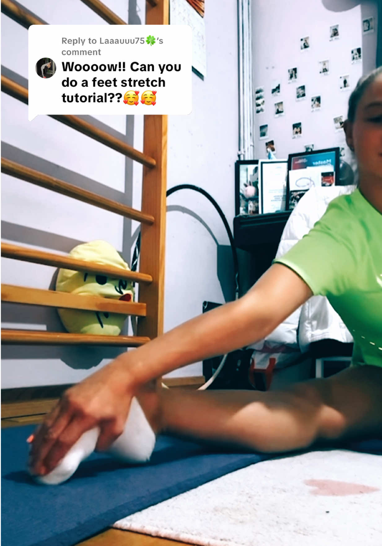Replying to @Laaauuu75🍀 Quick feet stretch routine.💚Make sure to do it every day!🔥#fyp #fyy #foryoupage #fyyy #tutorial 