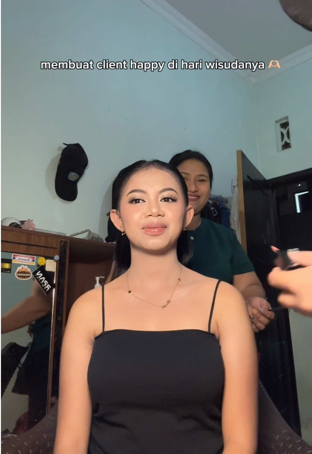 yuk booking makeup wisudamu dari sekarang di @dhekallmua 😍 #makeupkupang #makeupkupangntt #muakupang #muakupangntt #makeupwisudakupang 