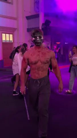 Now that’s what I call eye contact #halloween #movieworldaus #BookTok #trending #frightnight 