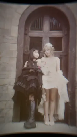 khó chọn quá thì chọn cả hai cũng được 😆 🤍🖤 #gothic #viral #fyp 