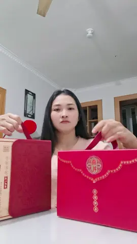 RiWiu Hộp quà cưới nha mấy chị   bên đây đi ăn cưới, hay đầy tháng đều đc nhận quà mỗi người 1 phần quà 