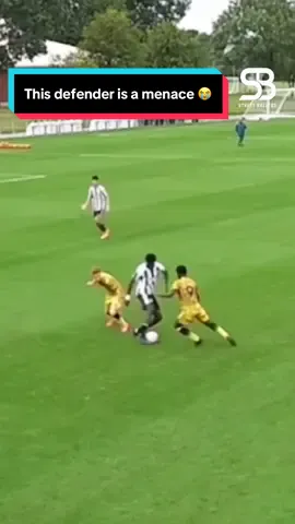 Cold-blood 🧊🥶 (@.lb_y3ut 👈) #streetfootball #footballskills #viral #football #defender 