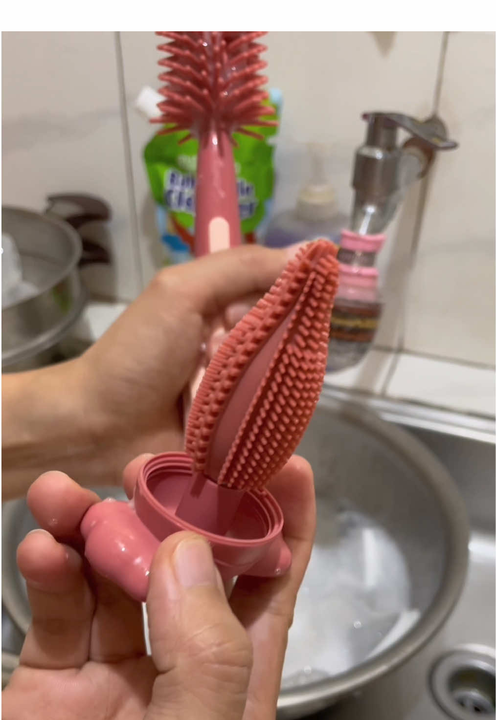 Non scratch brush #siliconebrush #brush #nonscratch #bottlebrush #babyessentials 