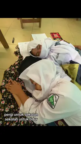 kamu terlalu berkelas untuk kami yang suka tidur di kelss#pyp#kelazzzzz 
