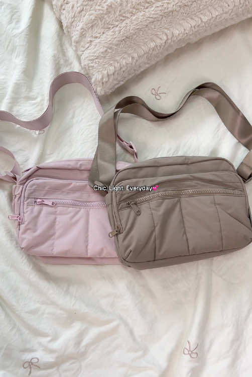 Simple tapi elegan 💖 Tas kecil yang selalu cocok buat OOTD kamu! #bagsmart #taswanita #crossbodybag #tas 