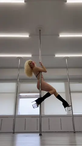Arcane flow, wild heart 🖤 #poledance#poledancer#polesport#🤍