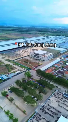 Berangkat cari duit ❌ Berangkat adu outfit ✅ TSH nih bos senggol dong 😎 📍pt.tah sung hung  #tsh #kulipabrik #pejuangrupiah #kersana #brebes