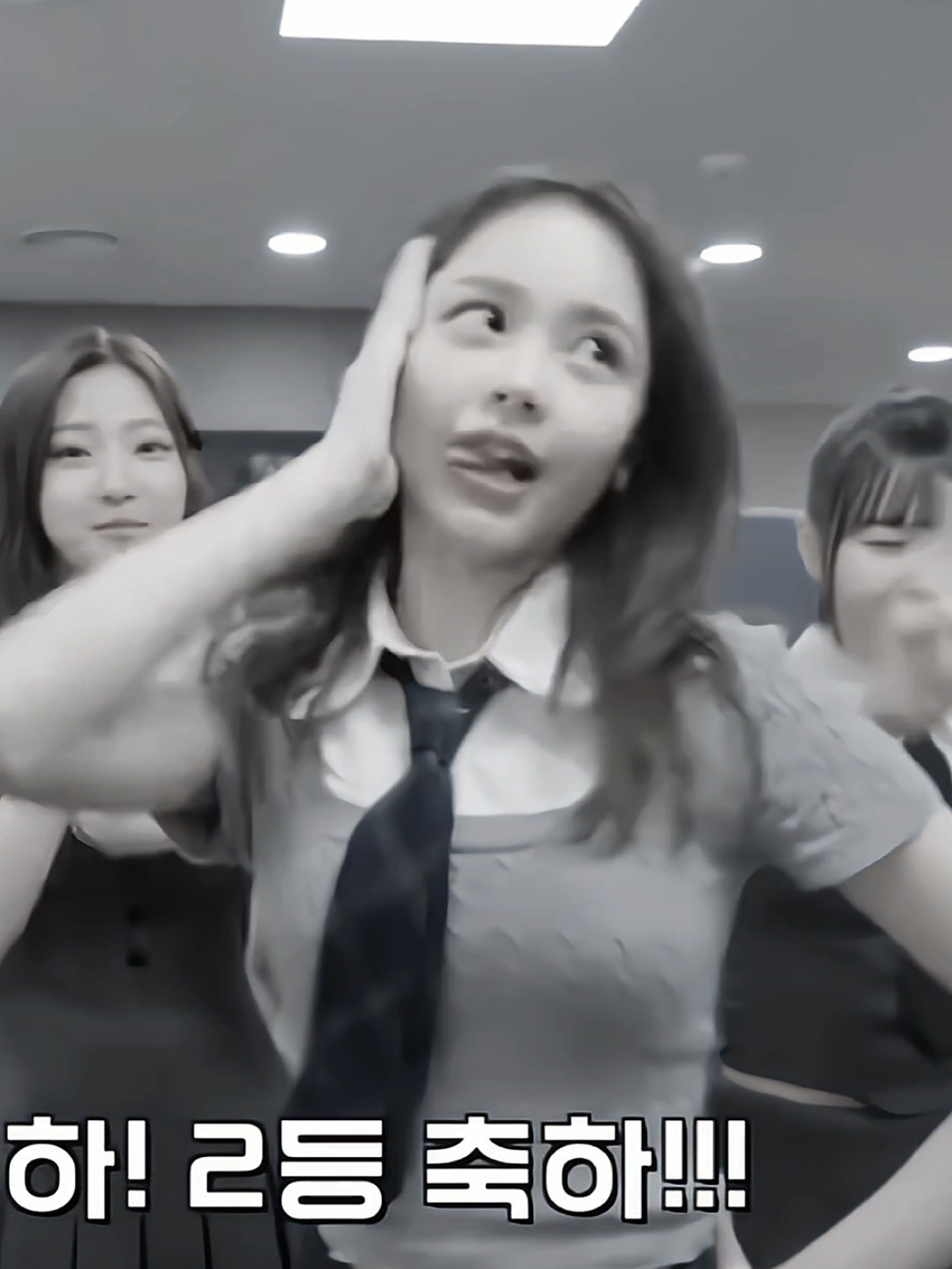 nahlo memen kena roasting jiwoo wkwk ngakak banget ..curiga deh mereka tau meme meme yang lagi viral😭😂 #carmen #jiwoo #hearts2hearts #fyp #ngakak 