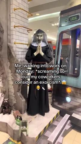 Mondays.. here we go again. #spirithalloween #halloweentok #animatronics #mondaysbelike #hilarious 