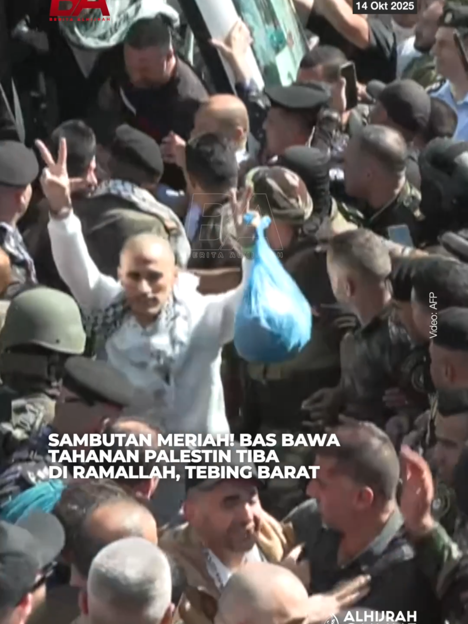Beberapa bas yang membawa tahanan Palestin telah tiba di Ramallah, seperti yang dituntut dalam perjanjian gencatan senjata oleh Israel dan Hamas.