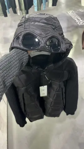 Bi matière cp company a 560€ chez Labelpeaux #cpcompany #doudoune #cardigan 