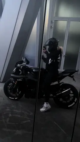 🖤🏴‍☠️ #fyp #yamaha #bikergirl #r1 #yamahar1 