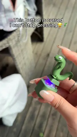 No one can resist this lizard 🦎#lizard #lizardlizard #lizardlizardlizard #lizardmeme #lizardbutton