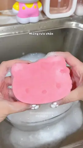 Miếng rửa chén hello kitty xinh iu, tạo bọt siuu đã lun mí bà ơii 🎀🫧 #miengruachen #hellokitty #quiennieunbox #xuhuong #tiktok 