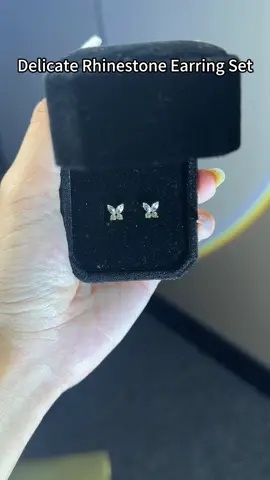 “Need a gift for your bestie?These gold earrings are it.She’ll wear them every day,and every time she does,she’ll think of you.🤗💕#earrings #gifts #jewelry #girl #fyp 
