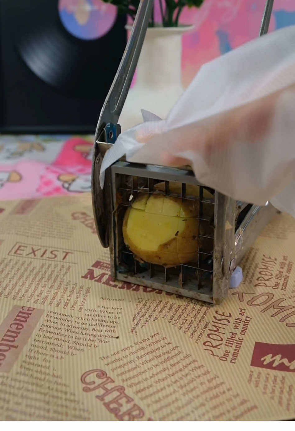 Don’t miss out on this old-school potato 🥔 slicer #fyp #fypシ #outdoorfun #tiktokmademebuyit #kitchen #frenchfries #potato #potatoslicer #potatocutter #tiktokshop #tiktokshoprestock #foryourpage 