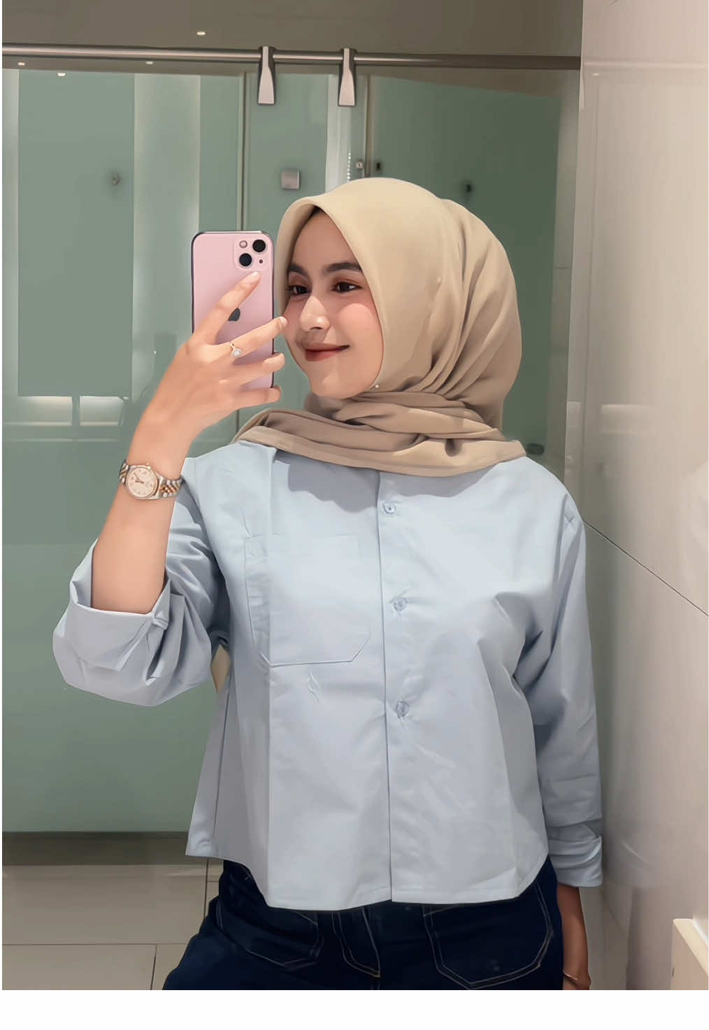 punya kemeja crop yg cuttingan ya secakep ini 🫶