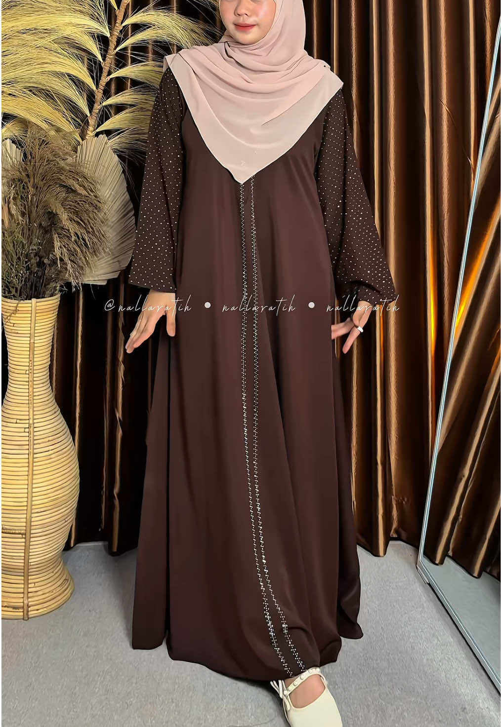 Full payet dibagian lengan cakep bgtttt euy😍🤎 #abaya #abayastyle #abayadubai 
