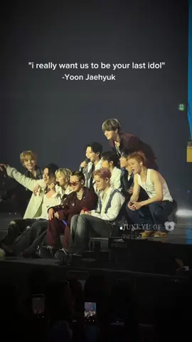 You are the last idol for me, even though you are not the first idol that I know..I have considered you as my last home, where I tell stories, and where I spend time with you guys. tumbuh lebih baik ya kalian semua, suka banget liat konsert kali ini, penuh dengan ketawa kalian 🥹❤️   dan aku suka banget liat hyunsuk yang sudah kembali ketawa, tersenyum sama member dan teume..kekalkan senyummu itu sukk 🥹, dan buat member yang lain jugaa.. aku sayang kalian semua, 트레저 너무 사랑해요!! ❤️‍🩹 #fyp #sbsokasik #treasure #teume #junkyugf🐨 
