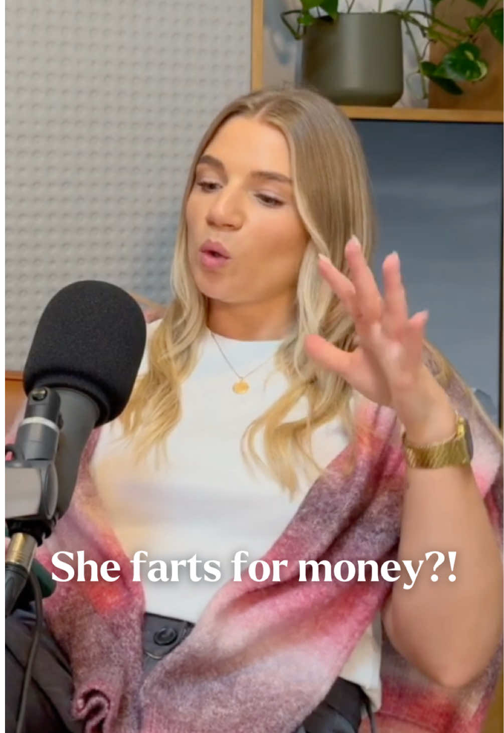 Calling all gassy girlies, we’ve found a new career for you 💨🤣 #fart #gassy #kink #funnyclip #podcastclip 