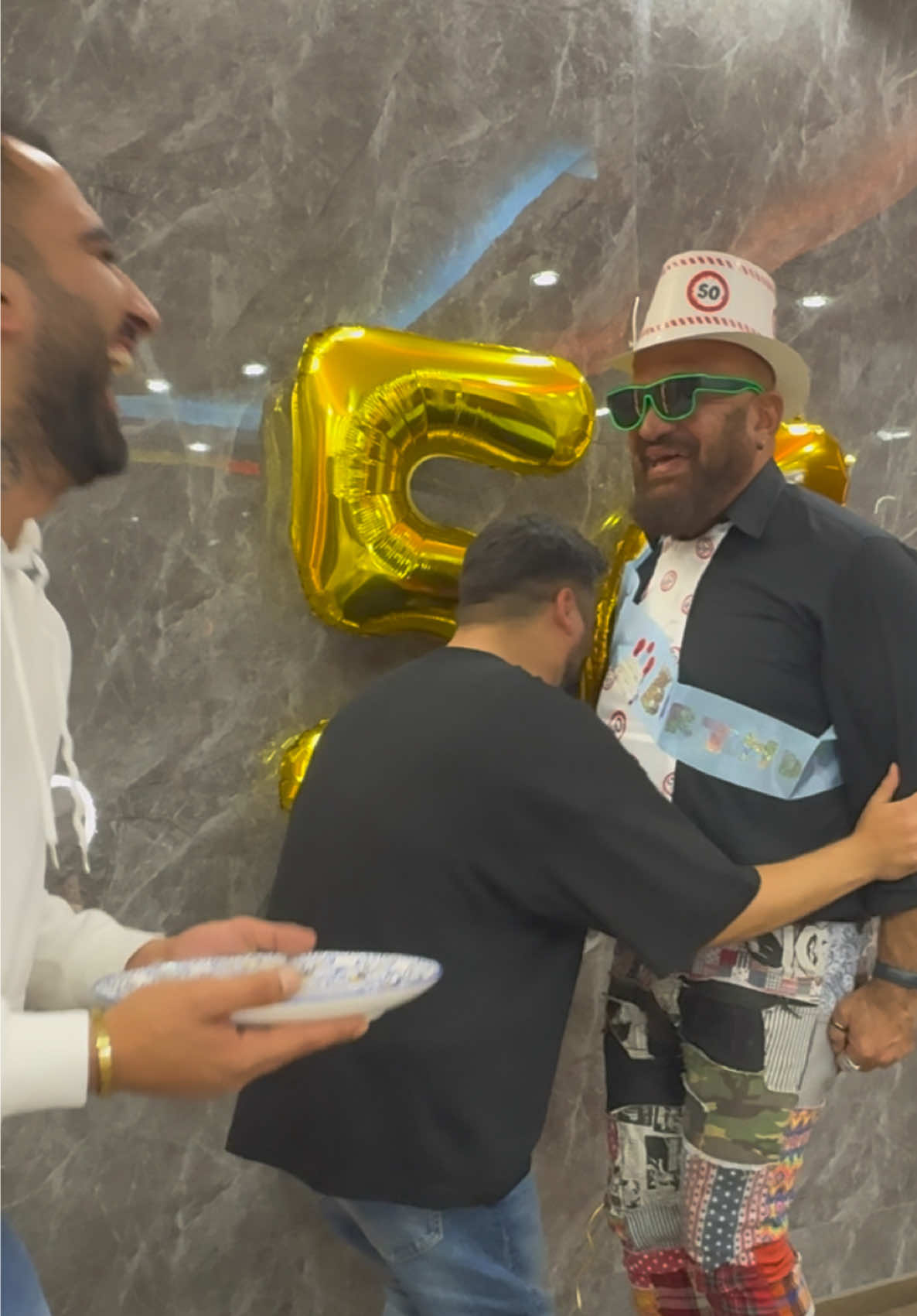 😂😂😂😂 @Mustafa Alhaji  @Mustafa Alhaji  @Salah.st.it  #مصطفى_الحجي #مصطفى_الحجي_في_النمسا #نوري_بابا #عيد_ميلاد #😂 