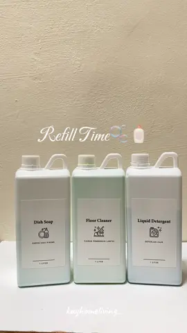 Sabun, detergen, dan pembersih lantai udah siap di botol baru. Simple things that spark joy 🍃🧺 #homeliving #housewife #homedecor #dailylife #refill 