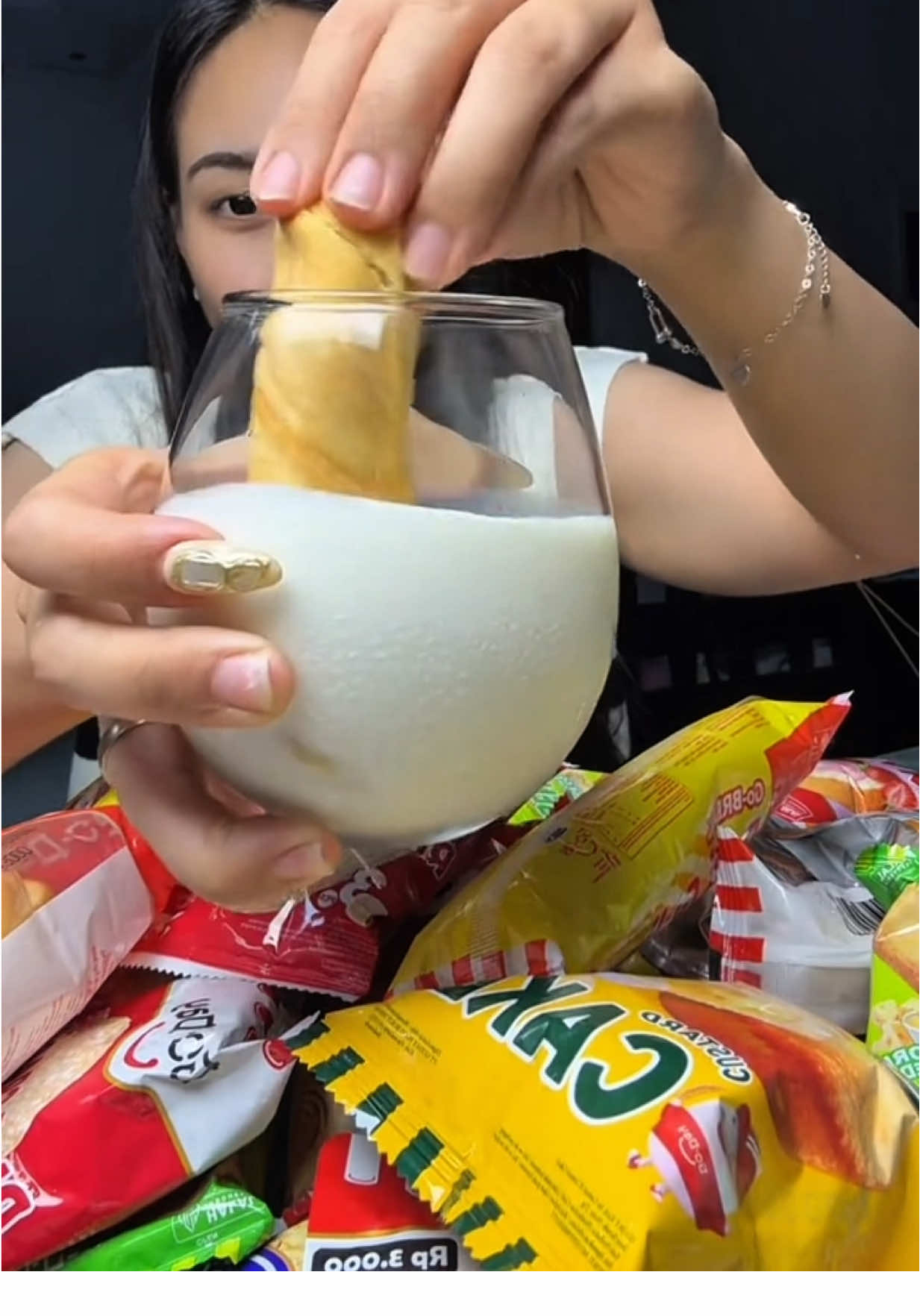 Serius snack seenak ini harganya mulai dari seribuan? ada Promo seruuuu beli produk Bundling dari GoDay bisa dapet ini loh! - Family Value Pack sih, super best deal udah dapat 42pcs 🎉 - Mix Go Bread, lebih hemat yg 15 pcs ke atas 🥖 - Mix Go Jelly, ada rasa Anggur, Stroberi, Mangga, lebih hemat yg 15 pcs ke atas🤗 - Go Senbei, lagi promo Beli 20 GRATIS 10 (selama persediaan masih ada) Bisa beli di @Godayfood.id ya 🫶🏼 #GoDay #CamilanEnak #BundlingHemat #SnackViral