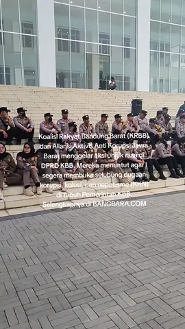 Koalisi Rakyat Bandung Barat (KRBB) dan Aliansi Aktivis Anti Korupsi Jawa Barat menggelar aksi unjuk rasa di DPRD KBB. Mereka menuntut agar segera membuka selubung dugaan korupsi, kolusi, dan nepotisme (KKN) di tubuh Pemerintah KBB. Selengkapnya di BANGBARA.COM #dprdkbb #bandungbarat #kbb 