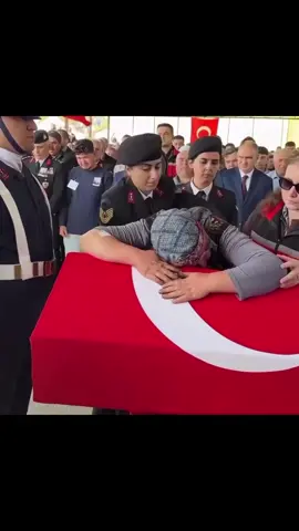 Yavrumm diye haykırdığın yerde Tükendik ana... Ciğerimiz yandı ciğerimiz... Ruhun şad olsun şehidim.. #şehit #şehitler #şehitlerölmezvatanbölünmez #kesfetbeniöneçıkart #creatorsearchinsights 