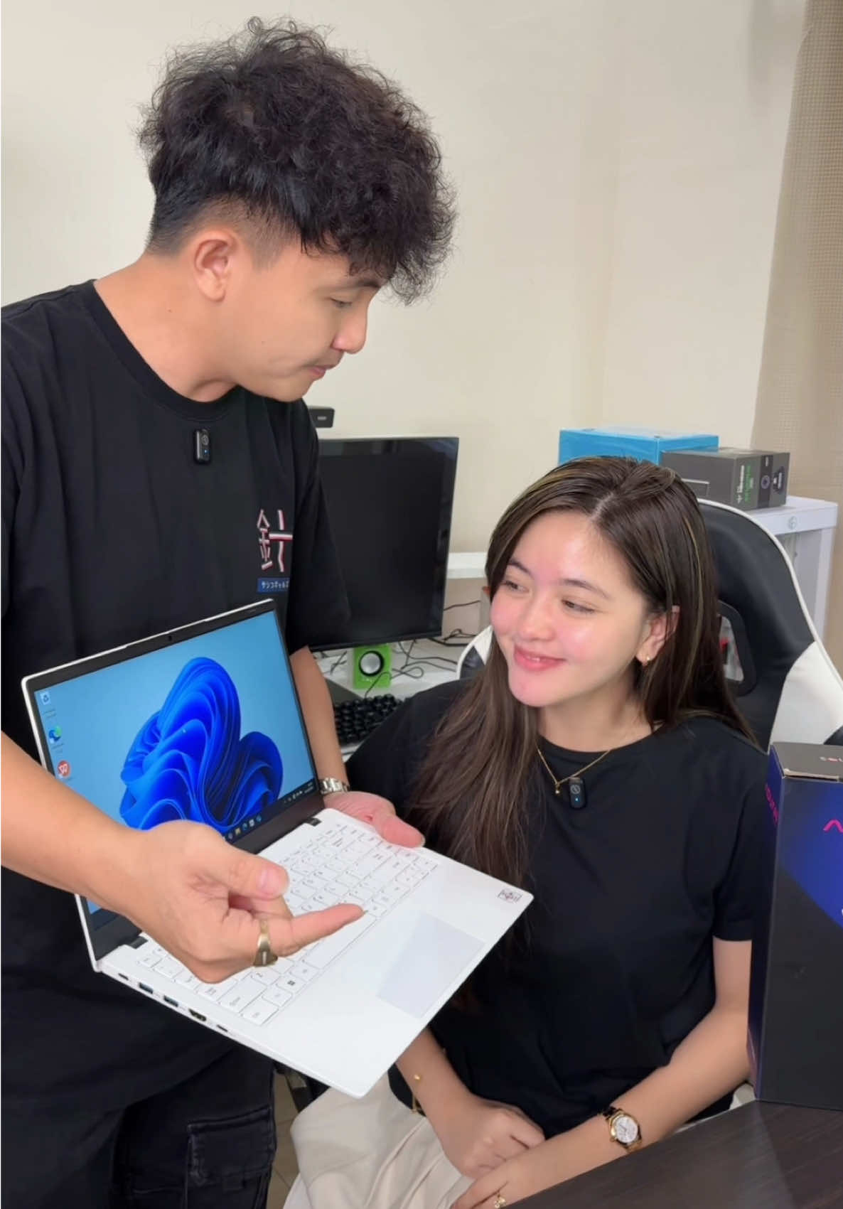 Akhirnya berhasil bujuk dia diizinkan ambyarin Laptop Advan Soulmate X RAM 4 GB, Rekomendasi laptop 14 inc murah berkualitas #advanrivel #advan #laptopadvan #laptop #rivelsumigar 