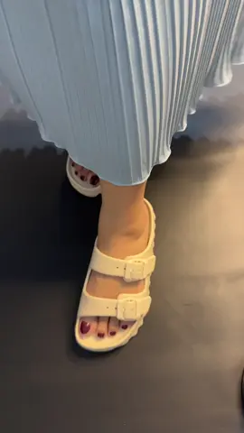 Rekomendasi sandal wanita kekinian harga terjangkau#promomakan1010 #sandalmurah #sandalwanita 