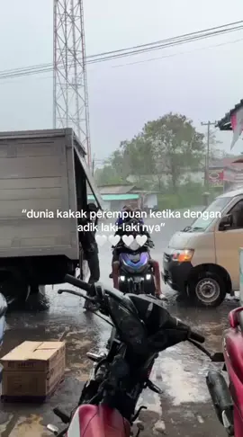 “sok maneh we nu make jas hujan na, pan rek gawe”🥹💗 