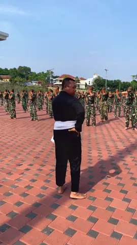 Peregangan otot dulu bersama Kangmas Ketua Cabang  #psht #pshtkomisariatunhan 