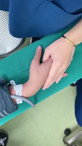 Giữ chân vậy đủ thuyết phục chị e chưa ạ 🤣#ceohongphuc #thammyantoan #vr #viral #xh 