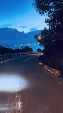 Khi có tiền, ta luôn rộng rãi, chẳng bao giờ bạc đãi ai. Nhưng lúc không có gì trong tay, ta lại là kẻ đáng thương nhất, bị đời xem nhẹ, bị người  lãng quên. Cuộc sống xoay dần, thời thế đổi thay, nhưng dù thế nào nữa, ta vẫn không quên những ngày những người đã qua... #danang 