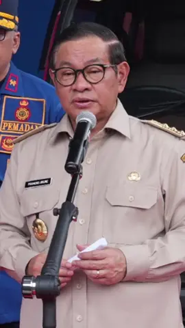 Gubernur DKI Jakarta, Pramono Anung meresmikan Pos Pemadam Kebakaran (Damkar) Kebayoran Lama Utara, Jakarta Selatan, pada Senin (13/10). Pos pemadam kebakaran ini dibangun tanpa APBD, dan melayani sekitar 17 ribu kepala keluarga di Kebayoran Lama. --- Jakarta Governor Pramono officially inaugurated the Kebayoran Lama Utara Fire Station in South Jakarta, on Monday (10/13). The fire station was built without city budget (APBD) funding and will serve around 17,000 households in Kebayoran Lama. Watch the full video on @beritajakarta Koordinator/Video Jurnalis/Editor: Yossy/beritajakarta Copywriter: Mega/beritajakarta Operator Media Sosial: Ade & Aci/beritajakarta Voice Over: Inggit/beritajakarta @Pemprov DKI Jakarta  @pramonoanung  #Beritajakarta #Beritajakartaid #BeritajakartaTV #DKIJakarta #PemprovDKI 