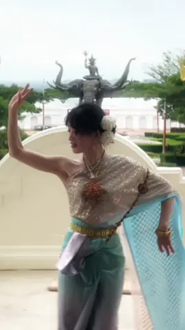 泰服和轉手不要太合適了#fyp #紅綠燈的黃 #thailand🇹🇭 