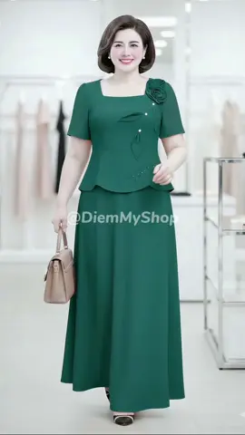 Đầm Linh Trà – sự lựa chọn tinh tế cho chị em trung niên. Chất liệu chiffon mềm mại, thoải mái cả ngày. Thiết kế chuẩn form, tôn dáng – che khuyết điểm khéo léo #VayDepTrungNien #Thoitrangtrungnien #thoitrangbigsize #MacDepMoiNgay #xuhuong 