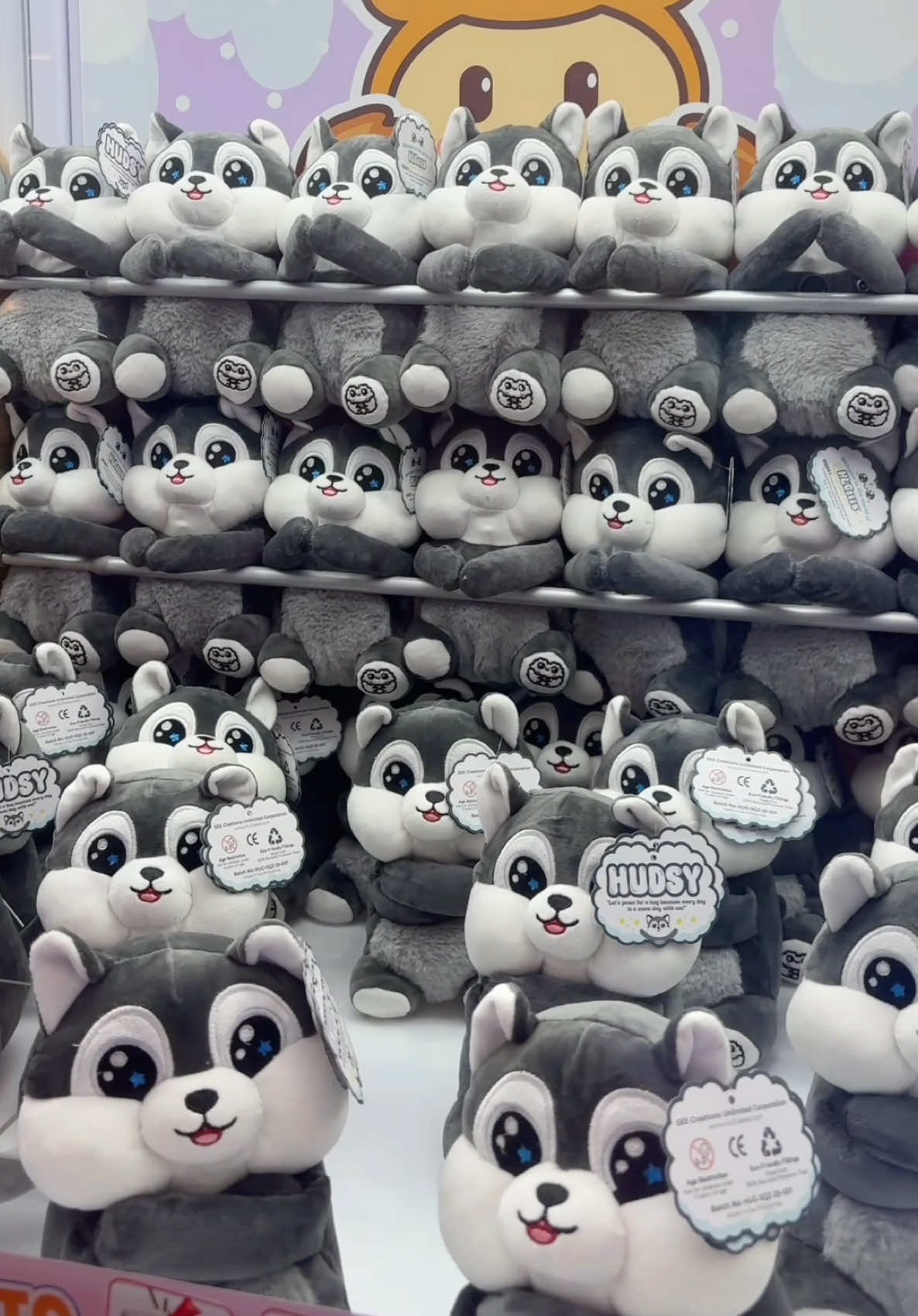 #HUGsees weekend at @Toms World PH claw machines with the besties!!! 🥳 @HUGsees World @HUGsees  #Plushies #Arcade #ClawMachine #FYP