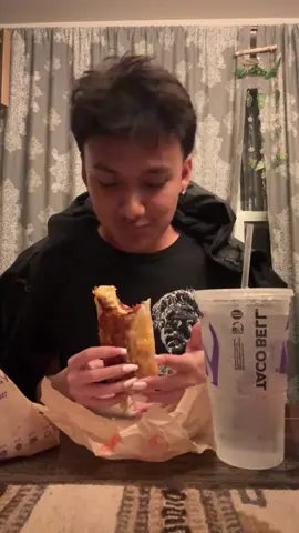 Eat with my Girlfriend’s 😂😂#fy #fyp #fypシ #fypage #fypシ゚viral #prank #bf #gf 