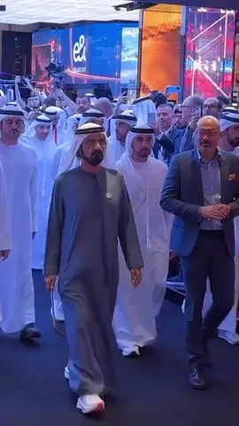 محمد بن راشد: أثناء افتتاح معرض جايتكس جلوبال اليوم .. حيث تجتمع 170 دولة يمثلها أكثر من 6000 مؤسسة وشركة وما يزيد على 1400 متحدث ضمن أهم حدث عالمي للتكنولوجيا والذكاء الاصطناعي. فخور بمشاركة ومواكبة المؤسسات الحكومية .. فخور بمشاركة شركاتنا الوطنية .. وفخور بوطني الذي استطاع أن يجمع العالم .. وأن يكون جزءا من تصميم مستقبل البشرية