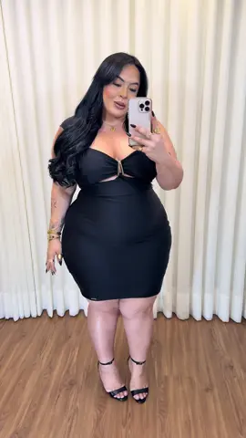 Sabe aquela roupa que a gente veste e já sente o poder? 💃✨ É essa aqui! Confortável, estilosa e com aquele caimento perfeito que valoriza cada curva. Se você piscou, pode perder! Então não deixa pra depois, porque quem chega primeiro, leva o look dos sonhos! 💥 Vem se apaixonar de pertinho na Gigi Modas Plus — a loja que entende de beleza real e autoestima em alta! 💖 #GigiModasPlus #ModaPlusSize #LookPerfeito 